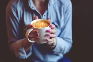Read more about the article Пиенето на кафе има изненадваща полза!