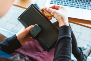Read more about the article Мъж оставя своята финансова информация на изкуствения интелект!