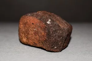 Read more about the article Метеоритът “Бумеранг” може би е първият известен метеорит със земен произход!