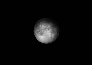 Read more about the article “Луна-25” заснема първото подробно изображение на лунната повърхност!
