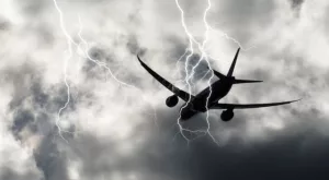 Read more about the article Учени пилотират самолет на НАСА по  време на буря, за да изследват гама лъчите!